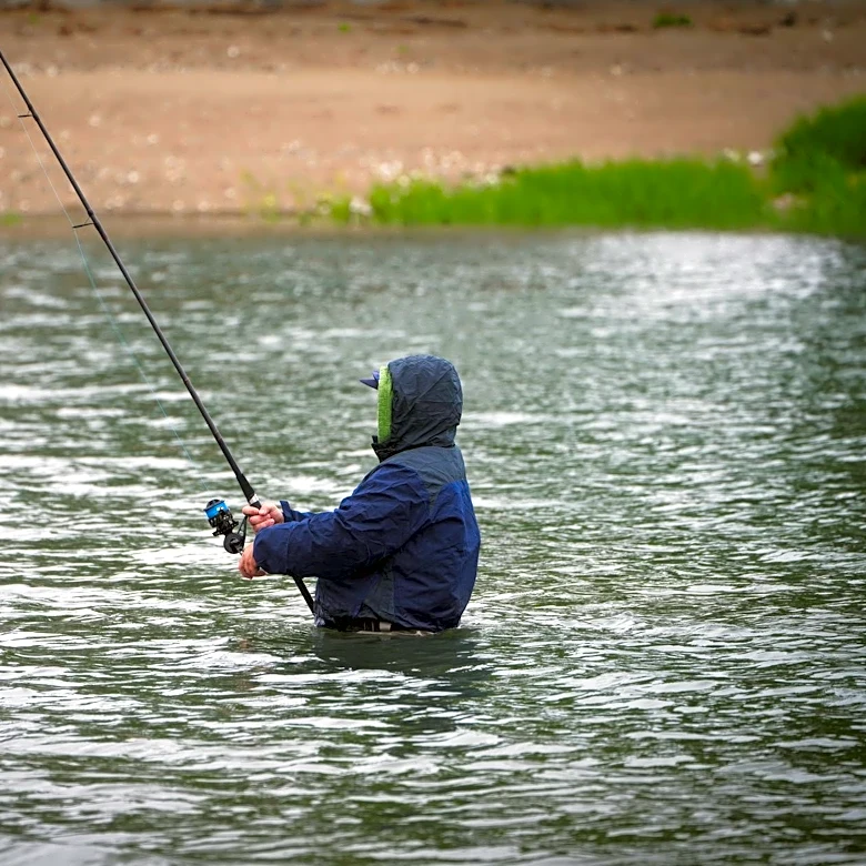 How to Stay Safe While Fishing in Hot Weather