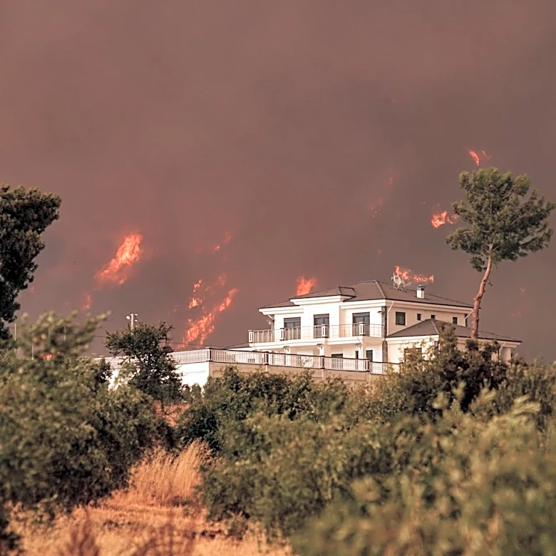 Heat Dome Intensifies Across American Southwest, Wildfires Ravage Greece