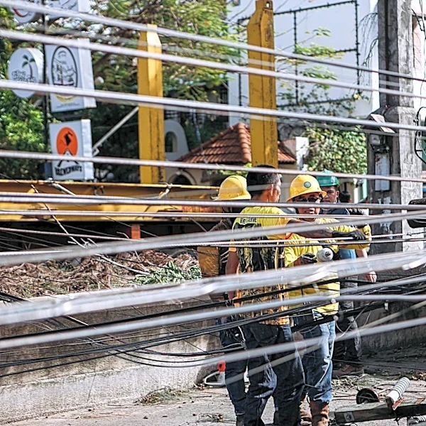 Hurricane Lala Causes Power Outages and Life-Threatening Conditions in Hawaii