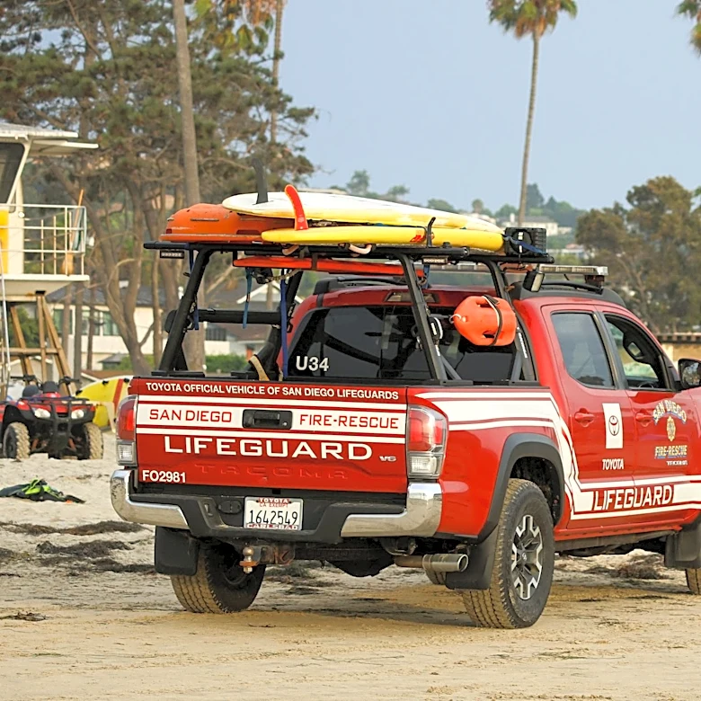 Evacuation Orders Issued for Brush Fire in Sorrento Valley, San Diego