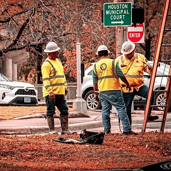 Texas Home Collapses in Fierce Winds, Killing Worker