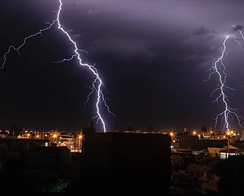 Heat Dome Shifts East as Storms Target Midwest