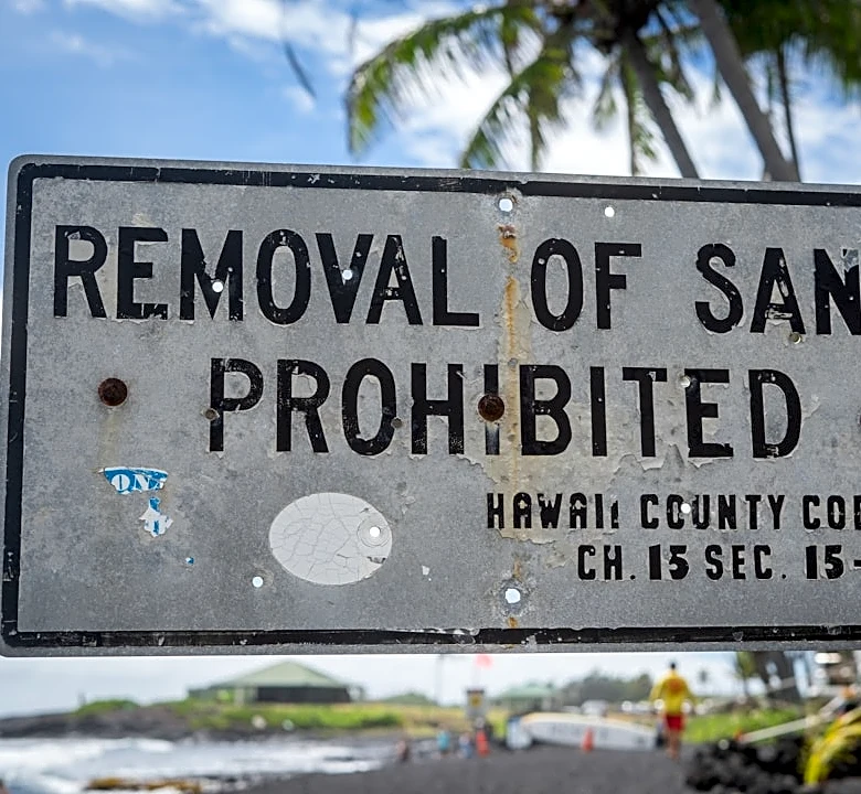 Hawaii Governor Issues Emergency Proclamation as Hurricane Lowell Approaches