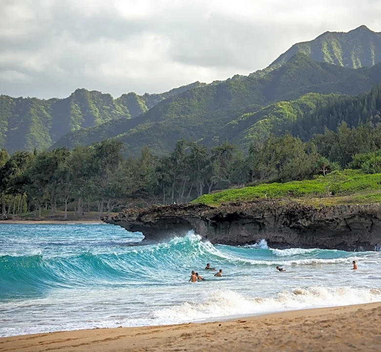 High Surf Advisory Extended for Big Island Shores Due to Swells from Lowell and Karina
