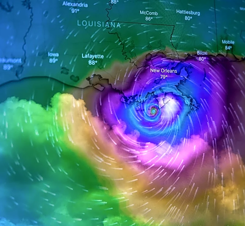 Kauai and Niihau Under Tropical Storm Warning as Hurricane Lowell Approaches