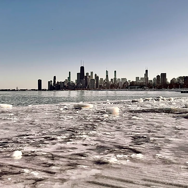 Farmers' Almanac Predicts Moderate Snowfall for Chicago Winter 2026-2027