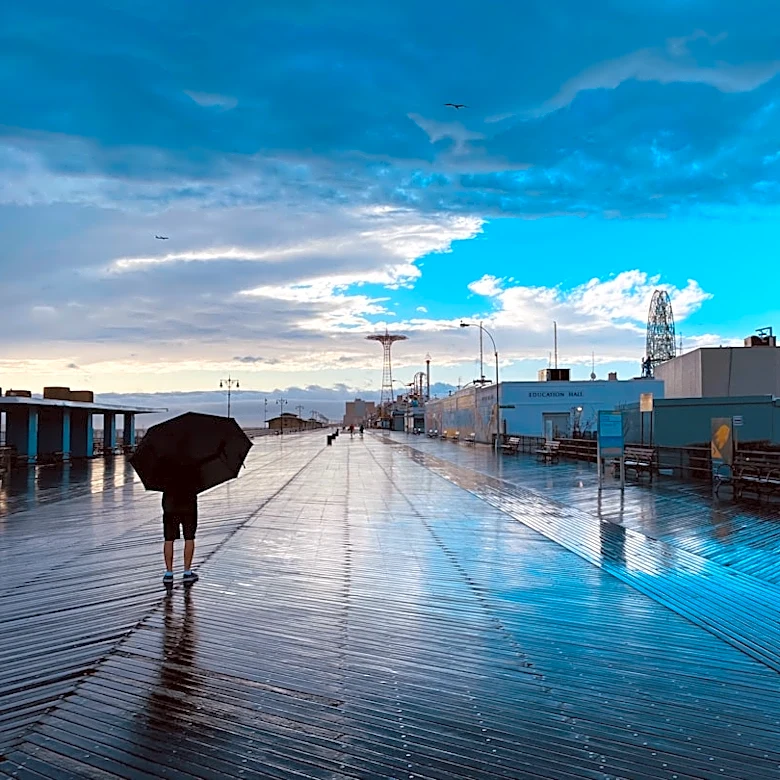 Warm weather persists in Brooklyn, rain expected Sunday