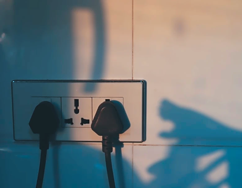 Unplug Electronics Before Thunderstorms, Experts Say