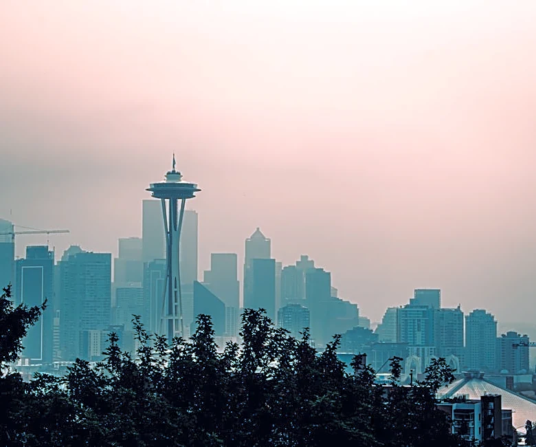 Seattle Witnesses Stunning Crepuscular Rays at Sunset