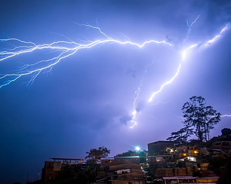 Heavy Rain and Dry Storms Raise Risks Across the West