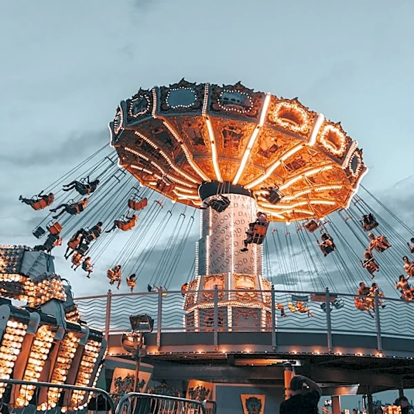 Understanding Weather Patterns for Theme Park Visits