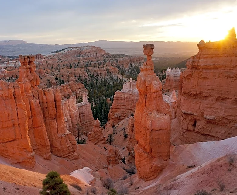 Bryce Canyon Offers Clear Trails Amid Sunny Weather
