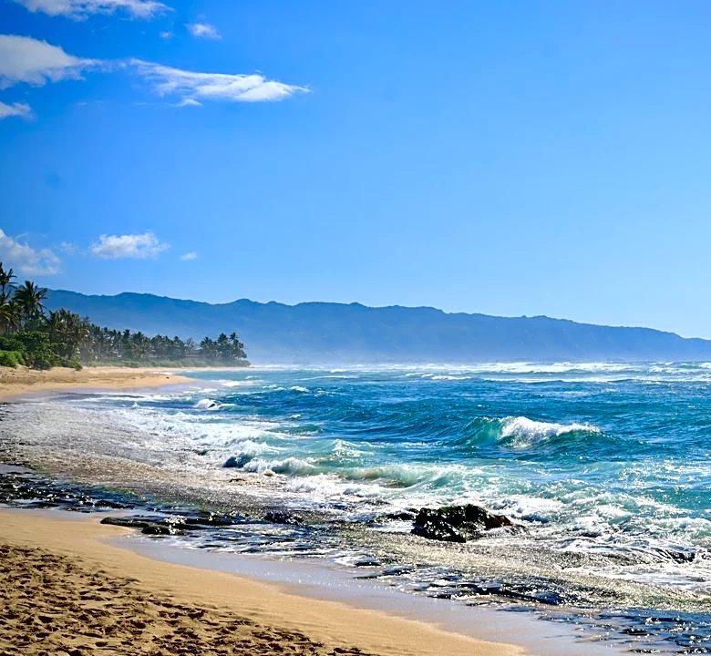 Breezy Trades and Showers Persist Across Kauai