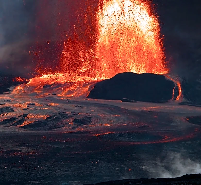 Kīlauea Volcano Eruption Resumes with Precursory Lava Flows
