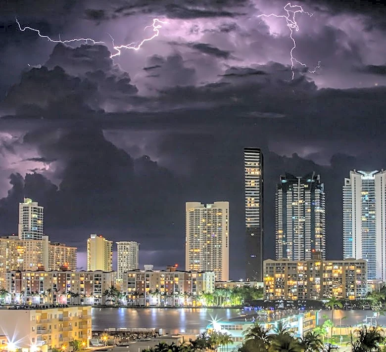 Thunderstorms and High Humidity Expected in Miami