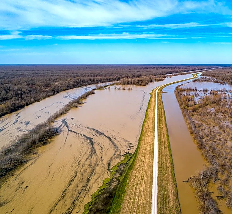 Mississippi River Faces Extreme Weather Swings
