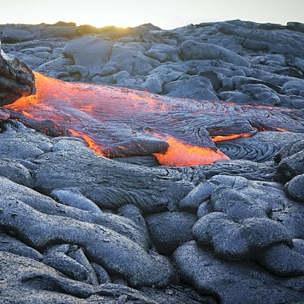 Kīlauea Volcano Continues Episodic Eruptions with High Lava Fountains