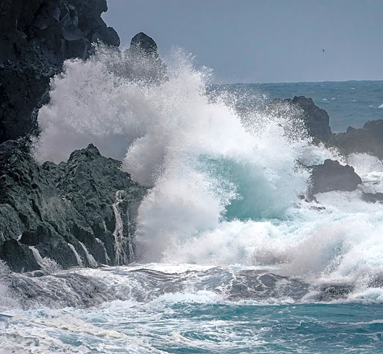 Hawai'i's Iconic Hōlei Sea Arch Collapses After 550 Years