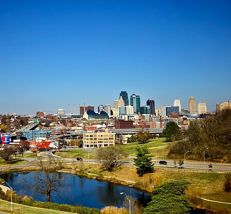 Kansas City Faces Delayed Frost Amid Warm Fall