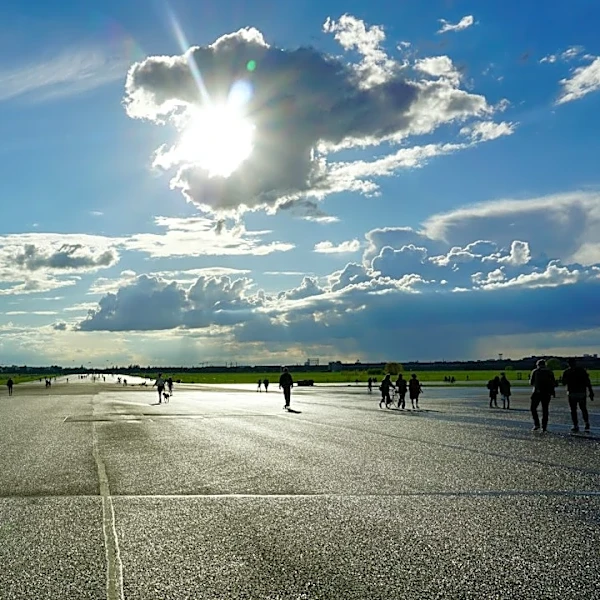 Sunny Skies and Low Delays at Houston IAH Airport