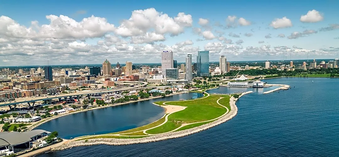 Clear Skies and Warming Trend for Milwaukee