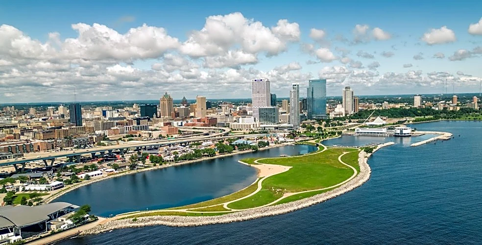Clear Skies and Warming Trend for Milwaukee