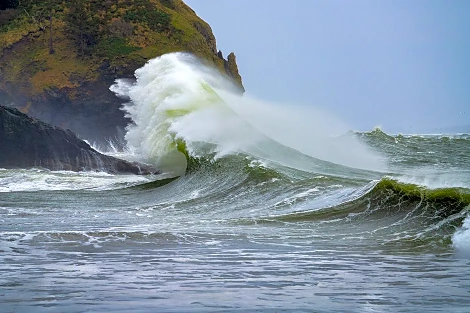 Nor’easter or Tropical Storm? The Atlantic Coast Faces a Risk