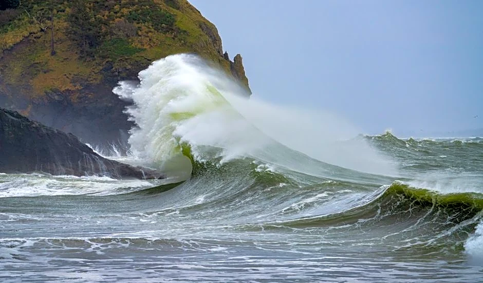 Nor’easter or Tropical Storm? The Atlantic Coast Faces a Risk