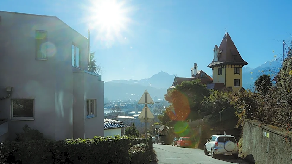 Los Angeles Temperature Forecast Diverges from Market Predictions