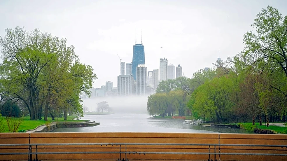 Unseasonable Warmth Continues in Chicago This Weekend