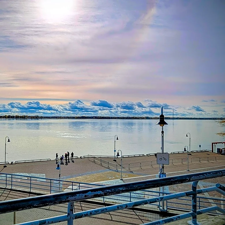 Sunny Skies and Light Winds for Saint Lawrence River