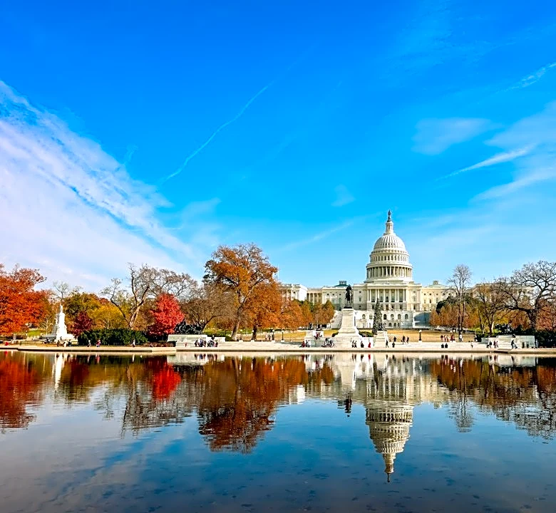 Pleasant Autumn Day in Washington DC with Sunshine