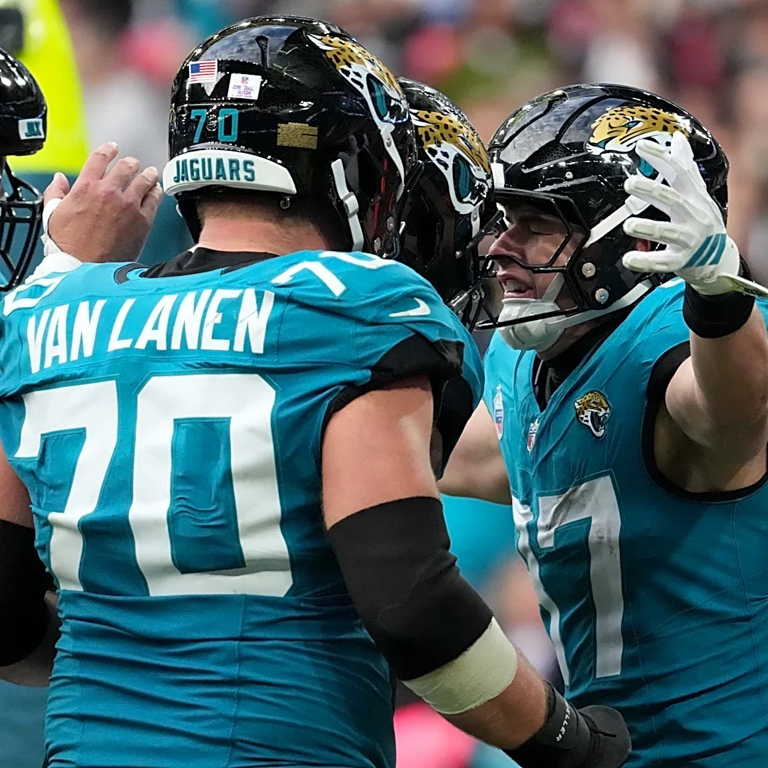 Former Aggie TE makes incredible one-handed catch for first NFL TD