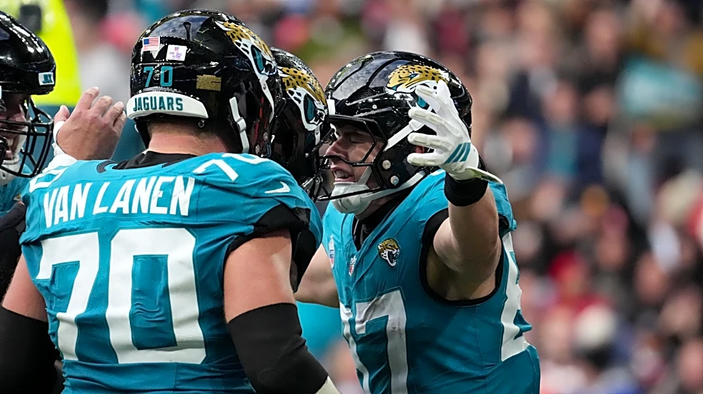 Former Aggie TE makes incredible one-handed catch for first NFL TD