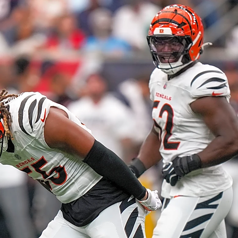 Former Texas A&M star Cashius Howell records first NFL sack