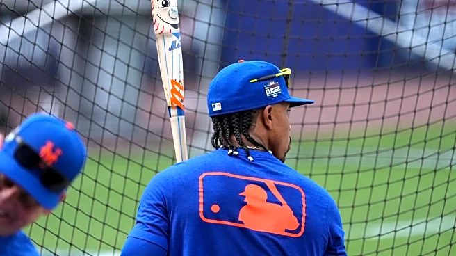 Kids again! Mets, Mariners cardboard race, pin trade, talk baseball with Little Leaguers