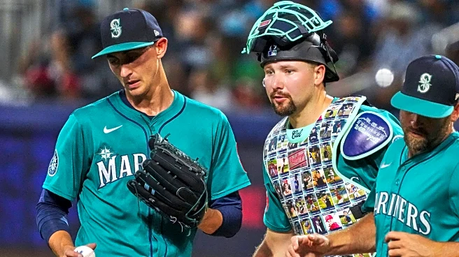 Cal Raleigh hits 47th homer, closing in on Salvador Perez's catcher record