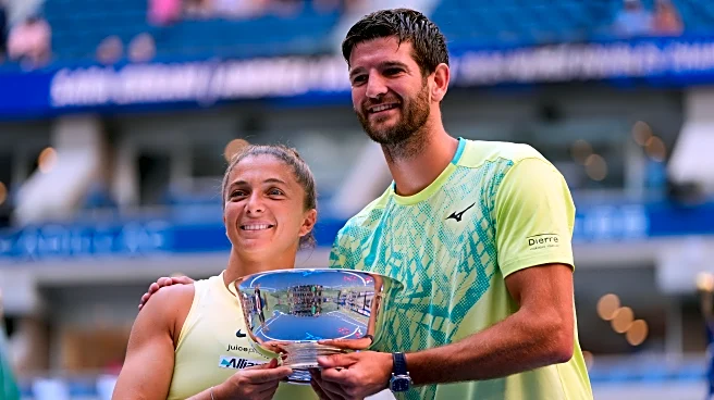 The new US Open mixed doubles tournament begins with the defending champions showing how it's done