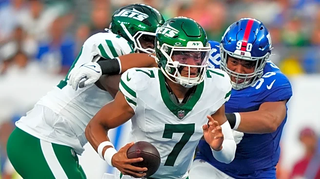 Fields on Jets' passing game: 'We're fine with 8-yard completions' and tiring defenses with runs