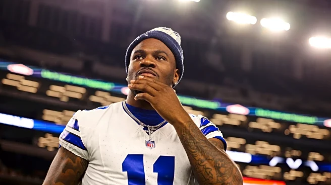 Micah Parsons is still a spectator at Cowboys practice as he awaits a contract extension