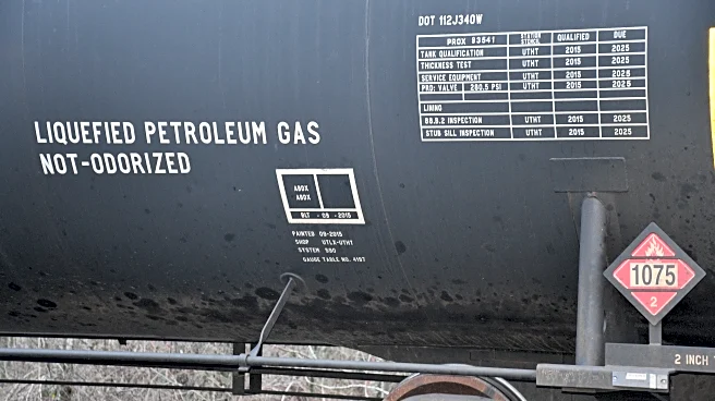 Apply safety rules to more trains carrying flammable cargo, lawmakers urge