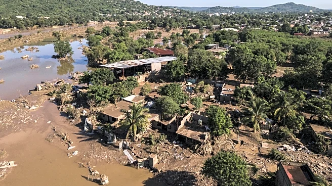 Pemex pipeline spill contaminates Mexican river after torrential rains