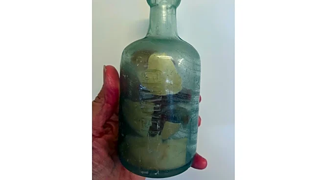 WWI soldiers' messages in a bottle found on Australian beach more than 100 years later