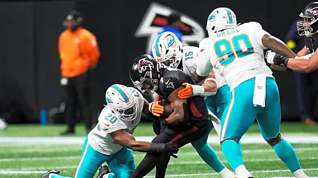 Miami Dolphins trade edge rusher Jaelan Phillips to Philadelphia Eagles, AP source says