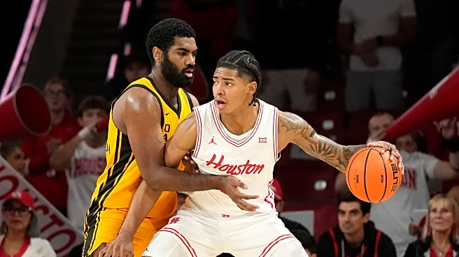 Kingston Flemings, Emanuel Sharp each score 19, No. 1 Houston beats Oakland 78-45