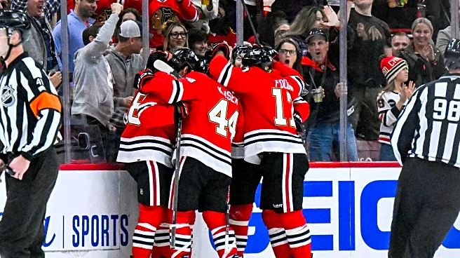 Dach scores late in 3rd period to lead Blackhawks to 3-2 win over Maple Leafs