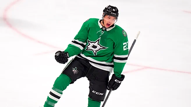 Robertson's natural hat trick leads Stars past Flyers 5-1