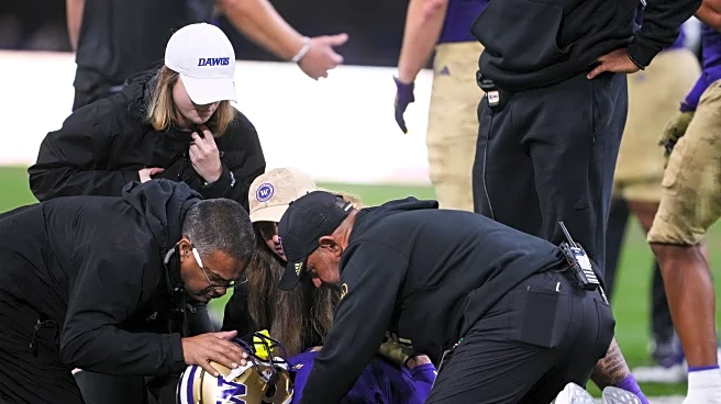 Washington WR Raiden Vines-Bright leaves game in ambulance after taking big hit