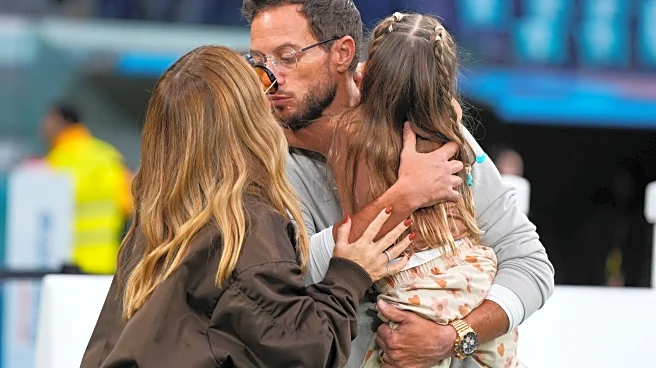 Mike McDaniel says family time, a chance for rest and a Dolphins' winning streak align perfectly