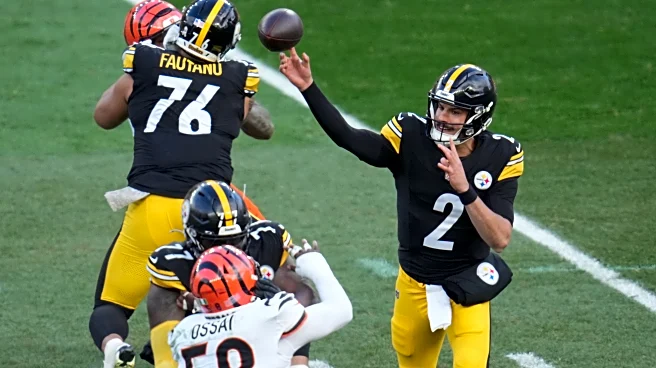 Steelers QB Aaron Rodgers and his broken wrist could still play against the Bears